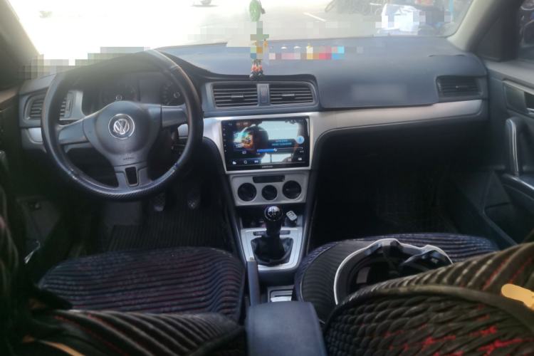 Used Volkswagen Lavida 2013 Revised Classic 1.6L Manual Fashion Edition Center Console