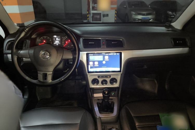 Used Volkswagen Lavida 2013 Revised Classic 1.6L Manual Fashion Edition Center Console