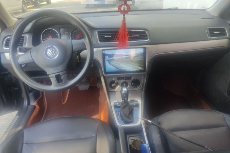 Used Volkswagen Lavida 2013 Restyled Classic 1.6L Automatic Comfort Edition Center Console