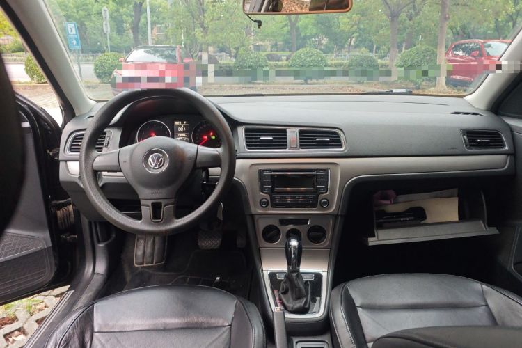 Used Volkswagen Lavida 2013 Restyled Classic 1.6L Automatic Comfort Edition Center Console