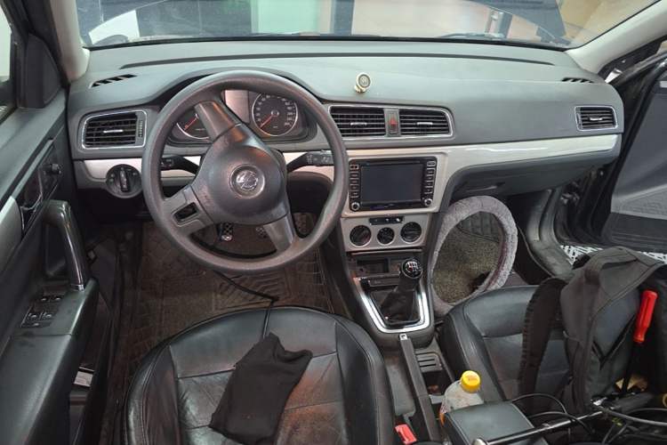 Used Volkswagen Lavida 2013 Restyled Classic 1.6L Manual Comfort Edition Center Console