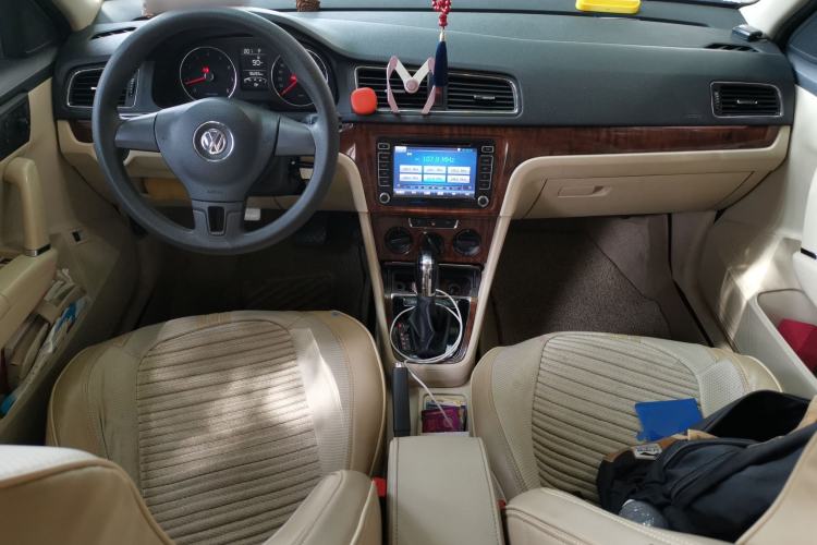Used Volkswagen Lavida 2013 Restyled Classic 1.6L Automatic Comfort Edition Center Console