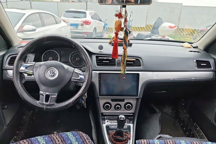 Used Volkswagen Lavida 2013 1.4TSI Manual Comfort Edition Center Console