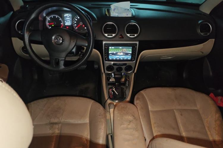Used Volkswagen Lavida 2013 Classic 1.6L Automatic Fashion Edition Center Console