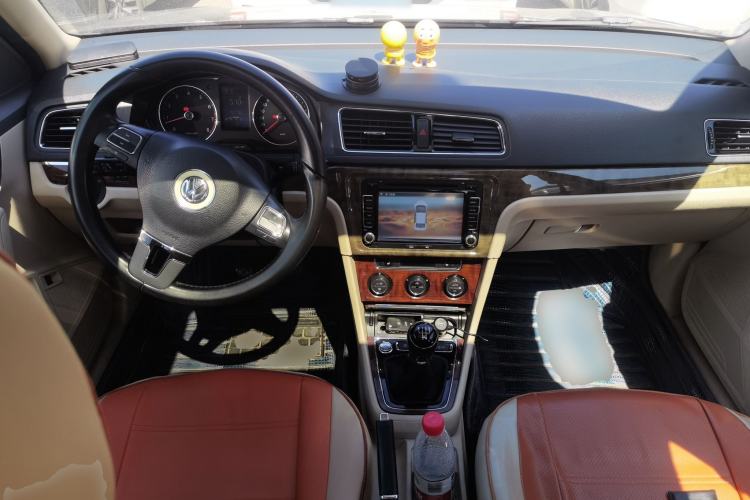 Used Volkswagen Lavida 2013 Revised Version 1.4 TSI Manual Luxury Edition Center Console