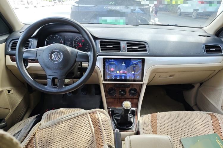 Used Volkswagen Lavida 2013 1.4TSI Manual Comfort Edition Center Console
