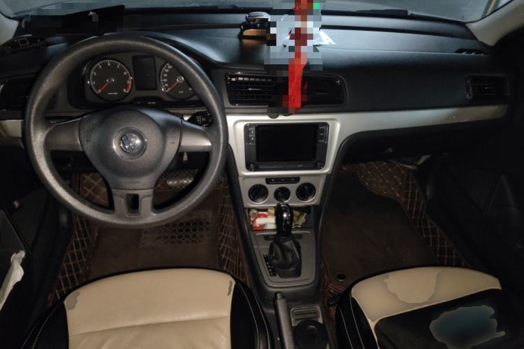 Used Volkswagen Lavida 2013 Revised Classic 1.6L Automatic Fashion Edition Center Console