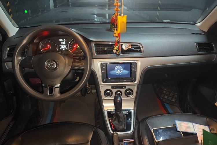 Used Volkswagen Lavida 2013 Restyled Classic 1.6L Automatic Comfort Edition Center Console