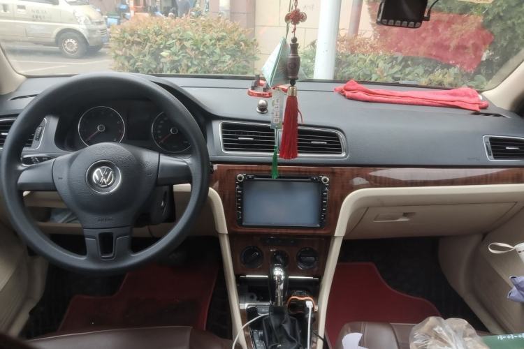 Used Volkswagen Lavida 2013 1.4TSI DSG Comfort Edition Center Console
