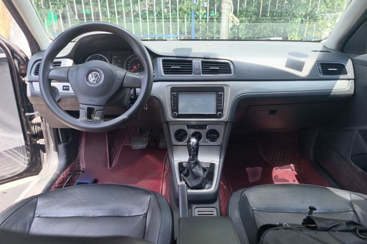 Used Volkswagen Lavida 2013 1.6L Automatic Comfort Edition Center Console