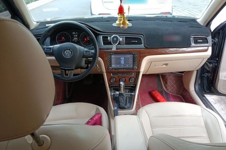 Used Volkswagen Lavida 2013 Revised Version 1.6L Automatic Luxury Edition Center Console