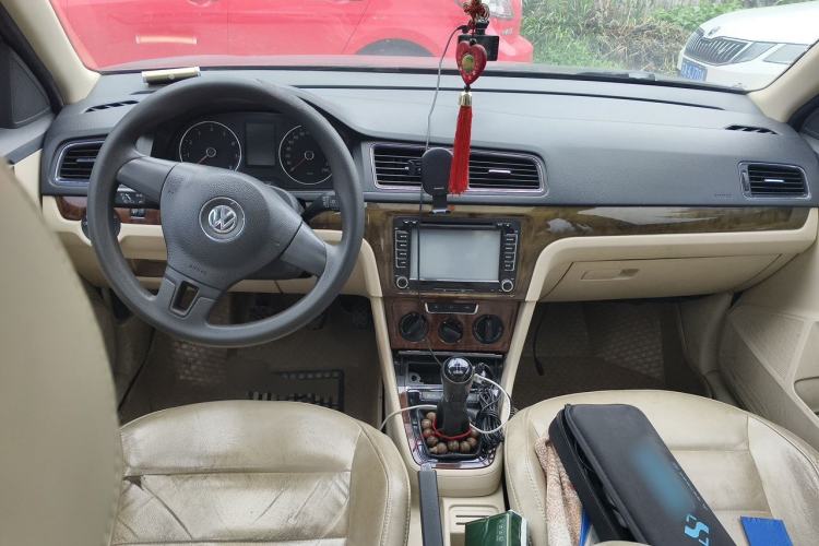 Used Volkswagen Lavida 2013 Restyled Classic 1.6L Manual Comfort Edition Center Console
