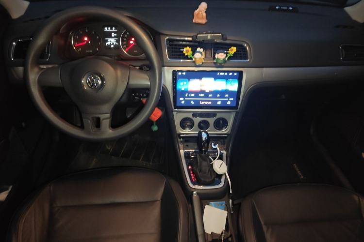 Used Volkswagen Lavida 2013 1.6L Automatic Comfort Edition Center Console