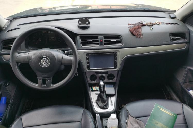 Used Volkswagen Lavida 2013 Revised Classic 1.6L Automatic Fashion Edition Center Console