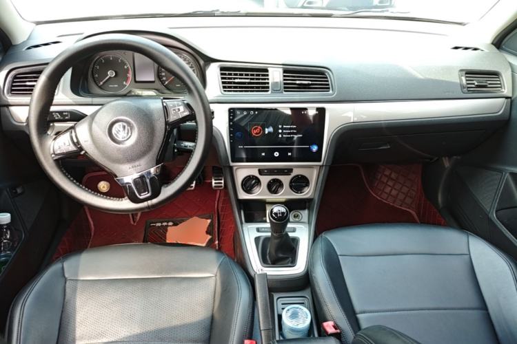 Used Volkswagen Lavida 2013 Revised Classic 1.6L Manual Fashion Edition Center Console