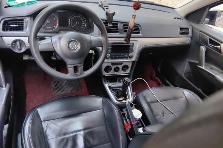 Used Volkswagen Lavida 2013 Restyled Classic 1.6L Manual Comfort Edition Center Console