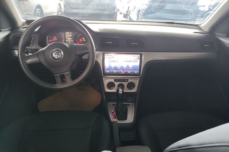 Used Volkswagen Lavida 2013 Revised Classic 1.6L Automatic Fashion Edition Center Console