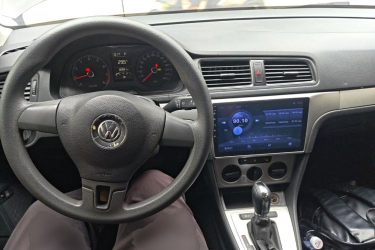 Used Volkswagen Lavida 2013 Revised Classic 1.6L Automatic Fashion Edition Center Console