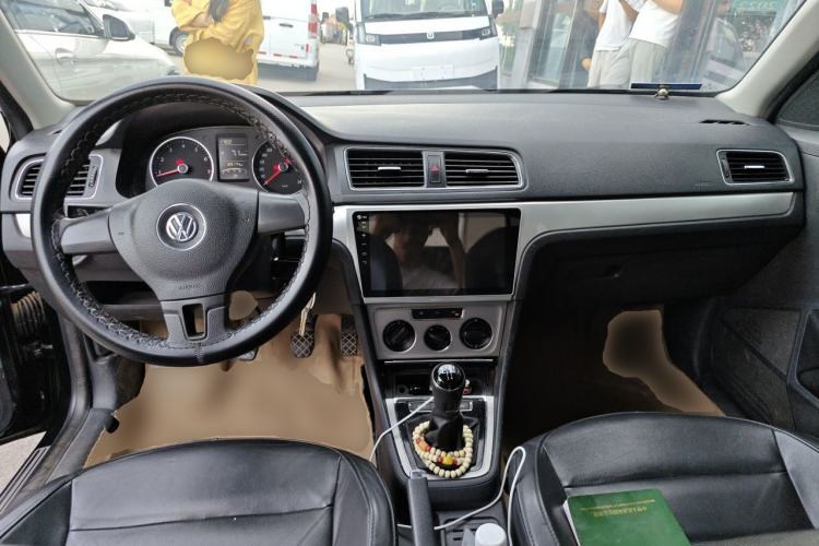 Used Volkswagen Lavida 2013 Restyled Classic 1.6L Manual Comfort Edition Center Console