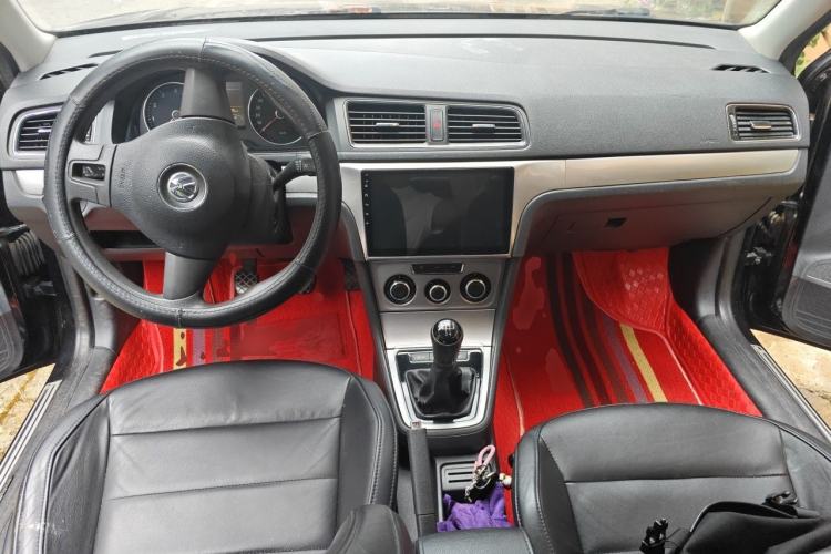 Used Volkswagen Lavida 2013 Restyled Classic 1.6L Manual Comfort Edition Center Console