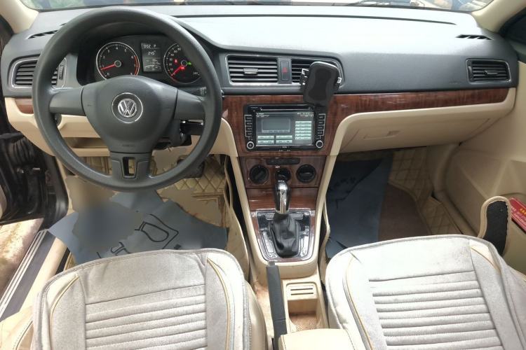 Used Volkswagen Lavida 2013 1.4TSI DSG Comfort Edition Center Console