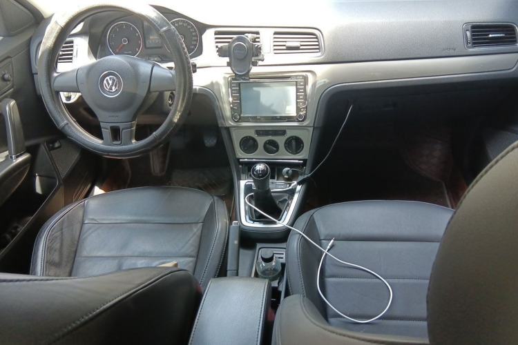 Used Volkswagen Lavida 2013 Restyled Classic 1.6L Manual Comfort Edition Center Console
