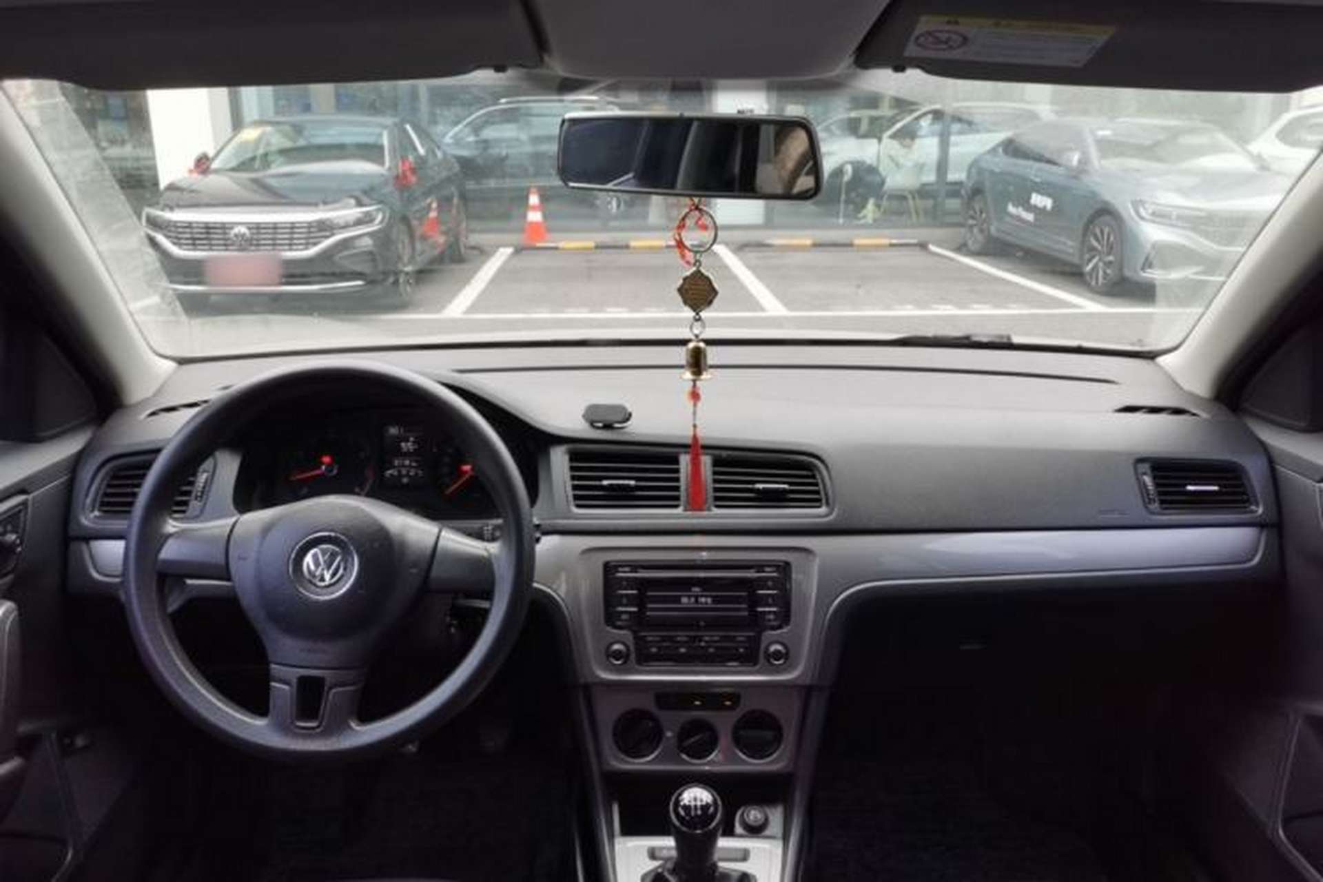 Used Volkswagen Lavida 2013 Revised Classic 1.6L Manual Fashion Edition Center Console