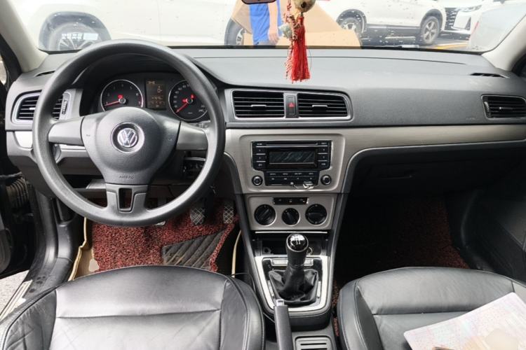 Used Volkswagen Lavida 2013 Restyled Classic 1.6L Manual Comfort Edition Center Console