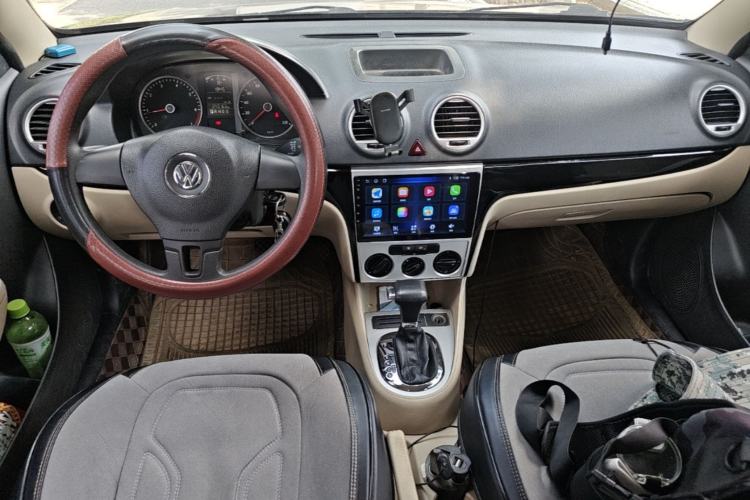 Used Volkswagen Lavida 2013 Classic 1.6L Automatic Fashion Edition Center Console