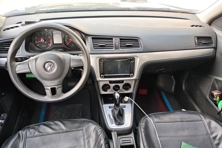 Used Volkswagen Lavida 2013 Revised Classic 1.6L Automatic Fashion Edition Center Console