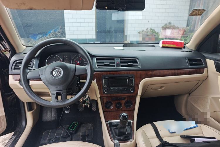 Used Volkswagen Lavida 2013 1.4TSI Manual Comfort Edition Center Console