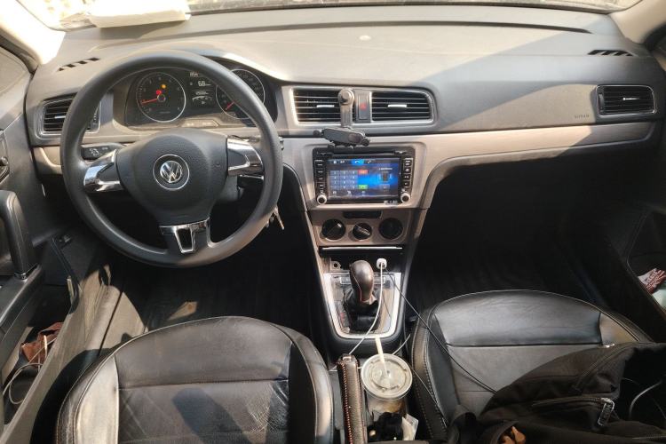 Used Volkswagen Lavida 2013 Restyled Classic 1.6L Automatic Comfort Edition Center Console