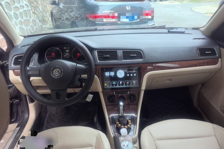 Used Volkswagen Lavida 2013 Restyled Classic 1.6L Automatic Comfort Edition Center Console