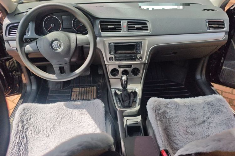 Used Volkswagen Lavida 2013 Restyled Classic 1.6L Automatic Comfort Edition Center Console