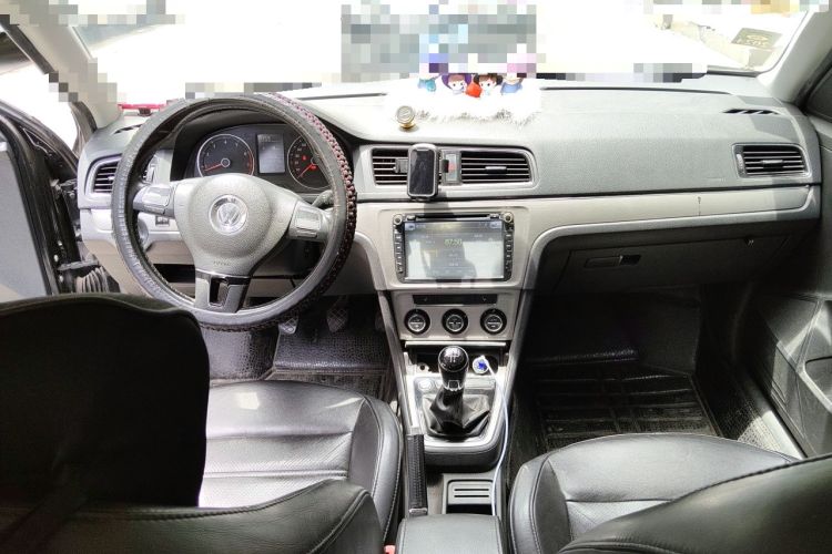 Used Volkswagen Lavida 2013 1.4 TSI Manual Luxury Edition Center Console