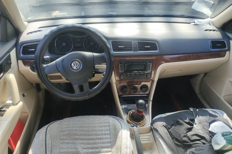 Used Volkswagen Lavida 2013 1.6L Manual Comfort Edition Center Console
