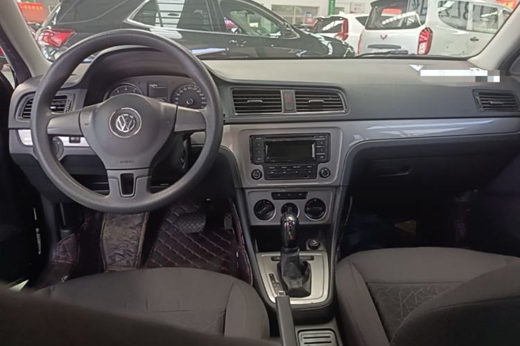 Used Volkswagen Lavida 2013 Revised Classic 1.6L Automatic Fashion Edition Center Console