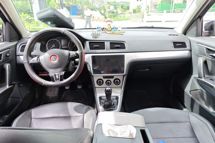 Used Volkswagen Lavida 2013 Restyled Classic 1.6L Manual Comfort Edition Center Console