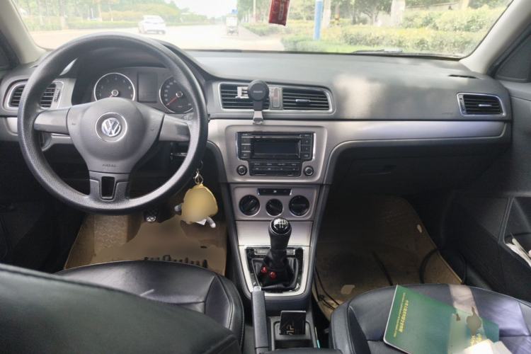 Used Volkswagen Lavida 2013 Restyled Classic 1.6L Manual Comfort Edition Center Console