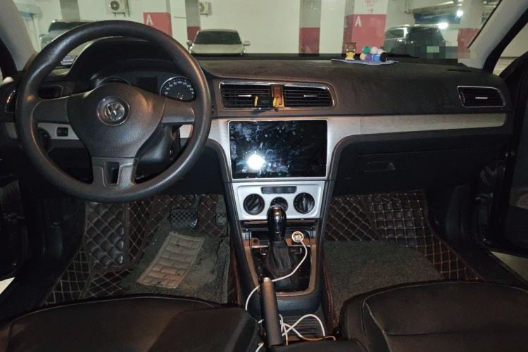 Used Volkswagen Lavida 2013 Revised Version 1.4 TSI DSG Comfort Edition Center Console