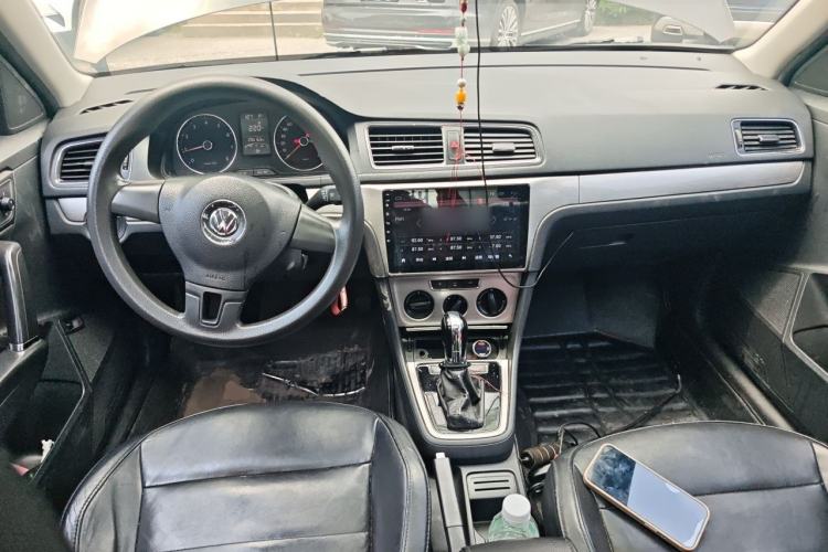 Used Volkswagen Lavida 2013 Restyled Classic 1.6L Automatic Comfort Edition Center Console