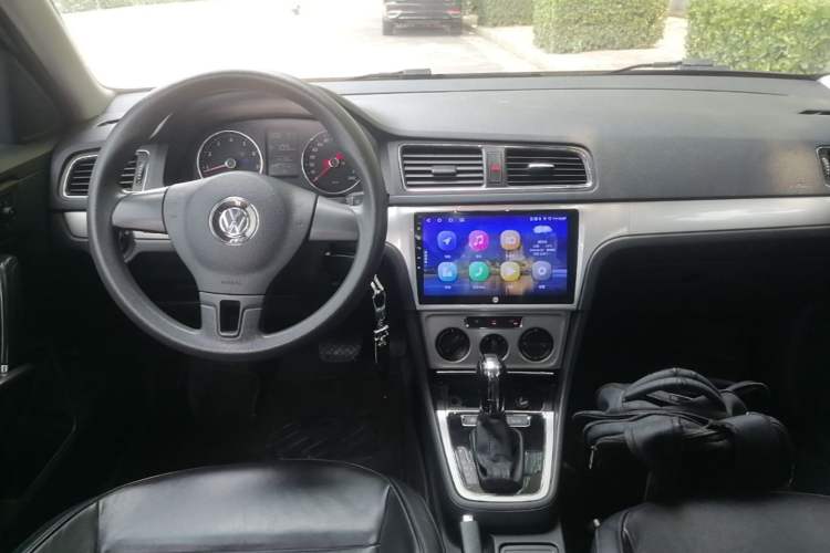 Used Volkswagen Lavida 2013 Restyled Classic 1.6L Automatic Comfort Edition Center Console