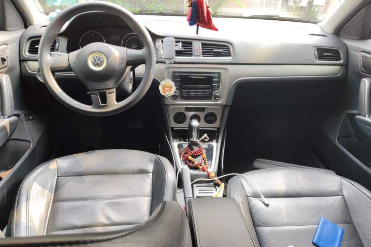 Used Volkswagen Lavida 2013 Restyled Classic 1.6L Automatic Comfort Edition Center Console