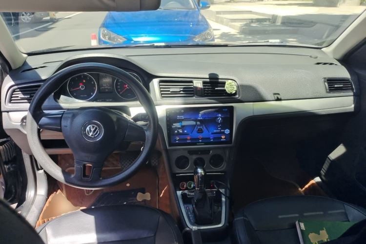 Used Volkswagen Lavida 2013 Restyled Classic 1.6L Automatic Comfort Edition Center Console
