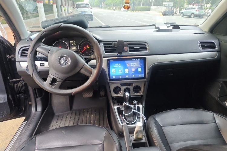 Used Volkswagen Lavida 2013 Restyled Classic 1.6L Automatic Comfort Edition Center Console