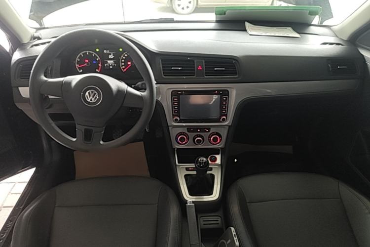 Used Volkswagen Lavida 2013 Revised Classic 1.6L Manual Fashion Edition Center Console