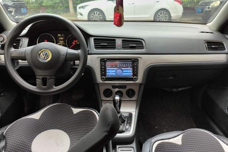 Used Volkswagen Lavida 2013 Revised Version 1.4 TSI DSG Comfort Edition Center Console