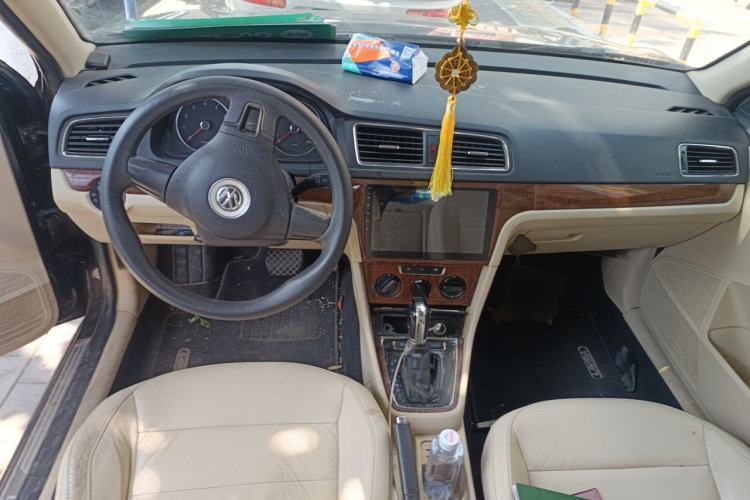 Used Volkswagen Lavida 2013 Restyled Classic 1.6L Automatic Comfort Edition Center Console