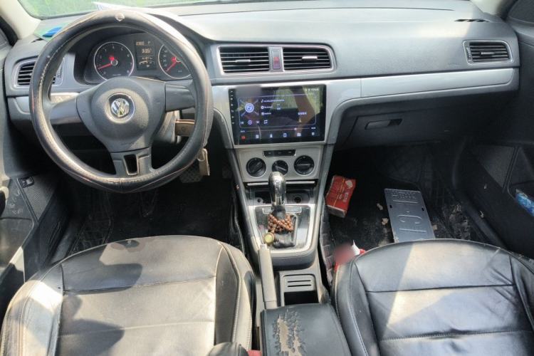 Used Volkswagen Lavida 2013 Restyled Classic 1.6L Automatic Comfort Edition Center Console