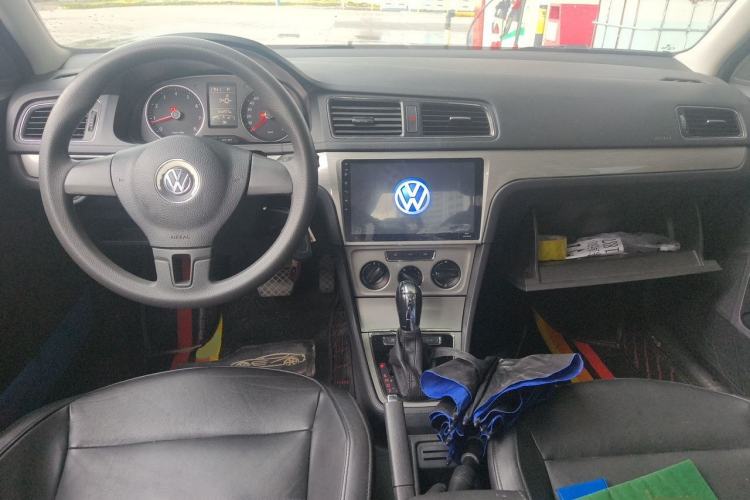 Used Volkswagen Lavida 2013 Restyled Classic 1.6L Automatic Comfort Edition Center Console
